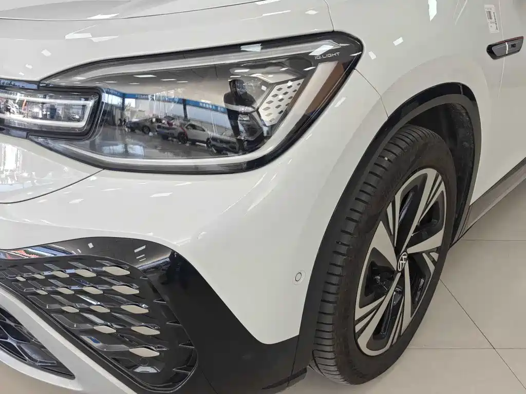 VOLKSWAGEN ID.6 CROZZ