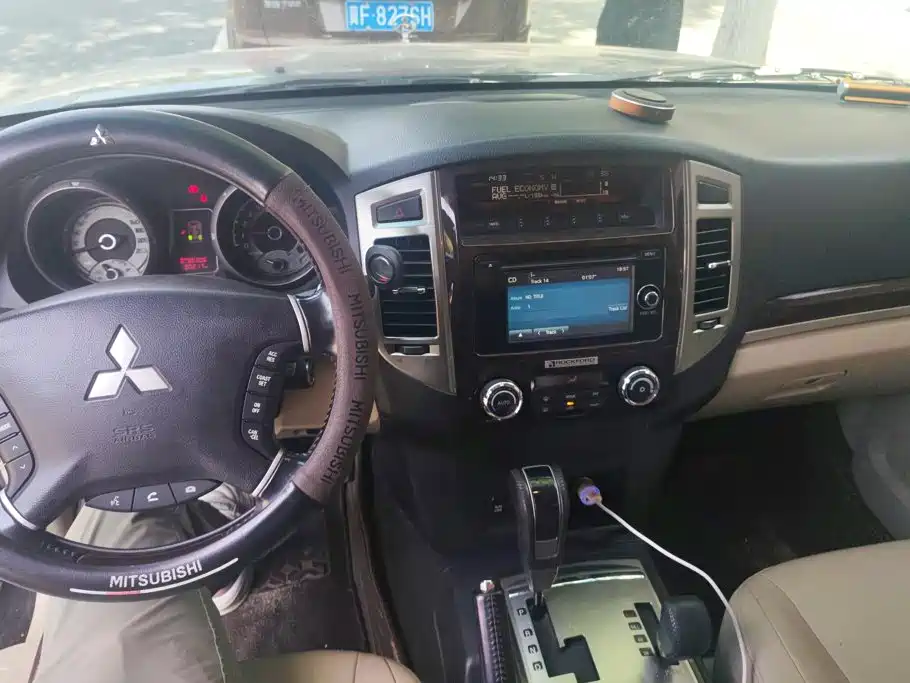 Mitsubishi Pajero (Import) — миниатюра 12