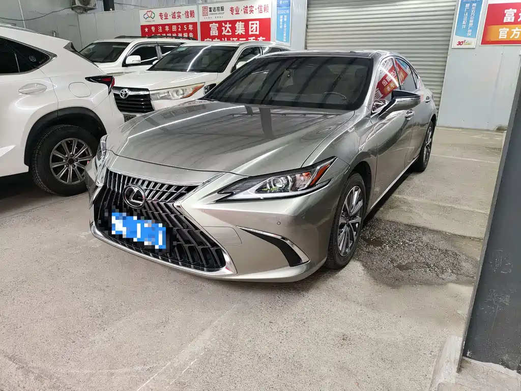 Lexus ES 2023
