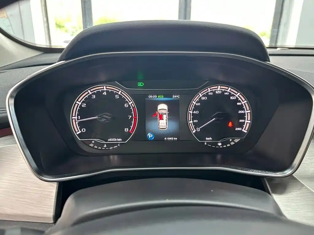 Geely Binyue — миниатюра 4