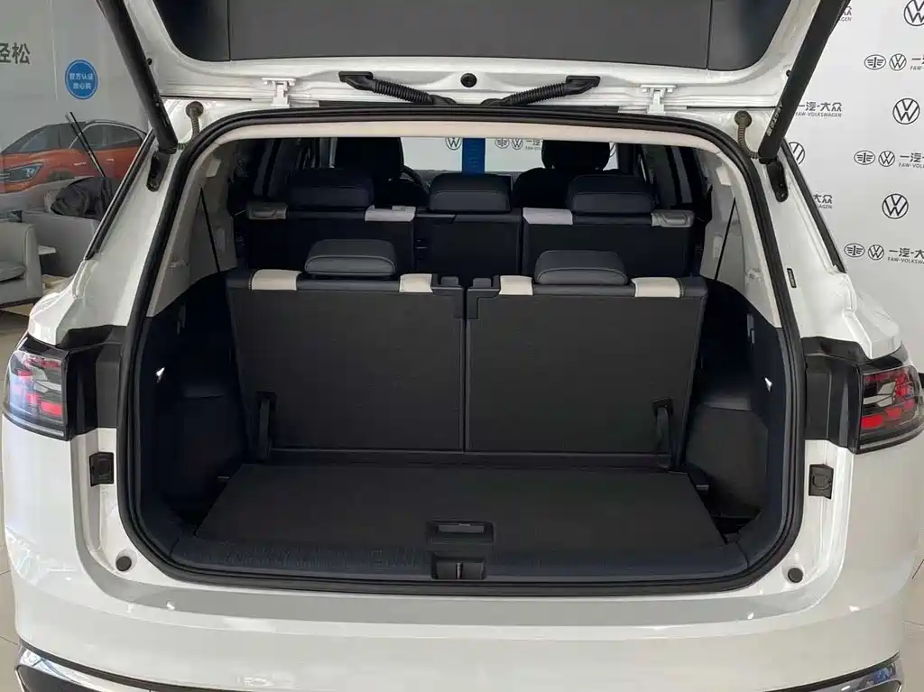 VOLKSWAGEN ID.6 CROZZ