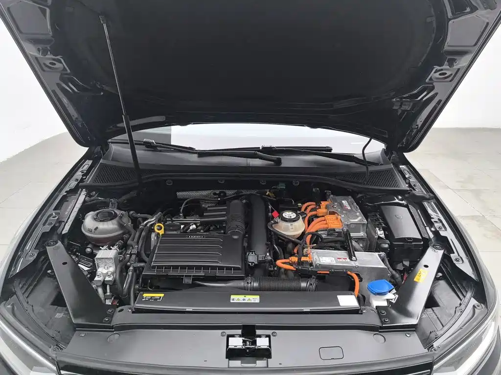 Volkswagen Magotan PHEV — миниатюра 6