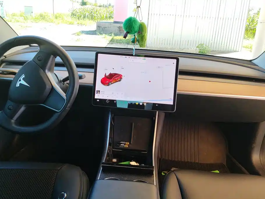 Tesla Model 3 — миниатюра 12