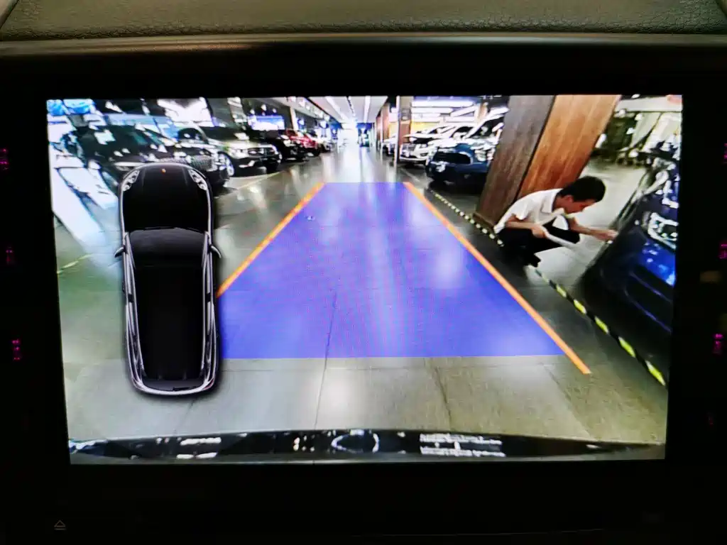 Porsche Cayenne — миниатюра 8