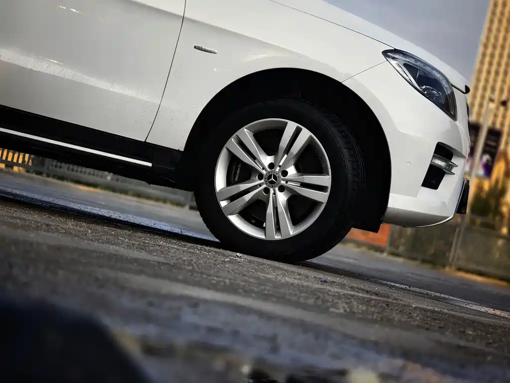 Mercedes-Benz M-Class — миниатюра 7