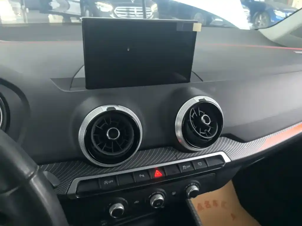 Audi Q2L — миниатюра 13