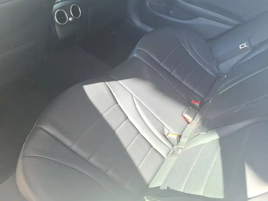 Mercedes-Benz C-Class — миниатюра 11