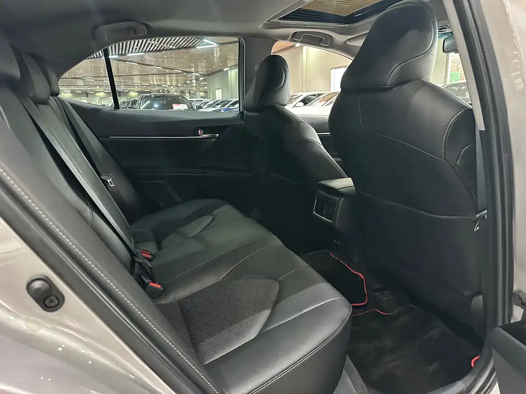Toyota Camry — миниатюра 10