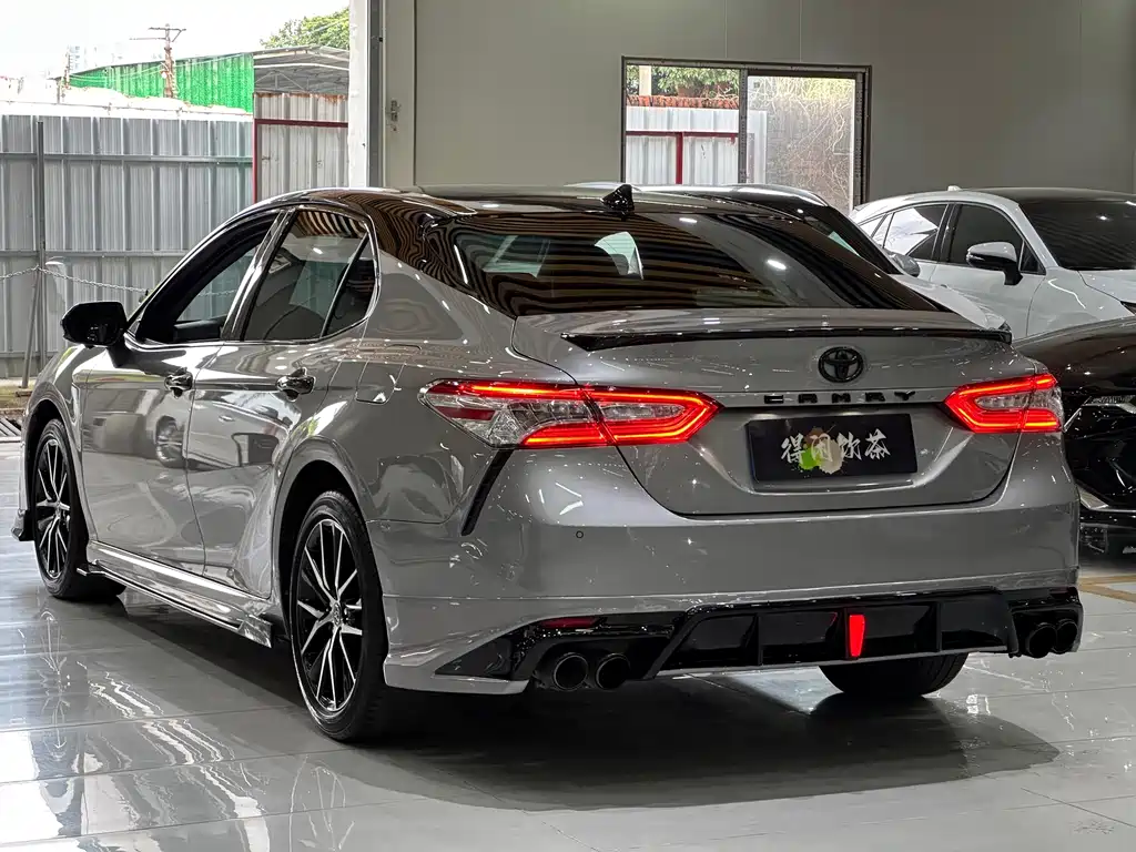 Toyota Camry — миниатюра 11