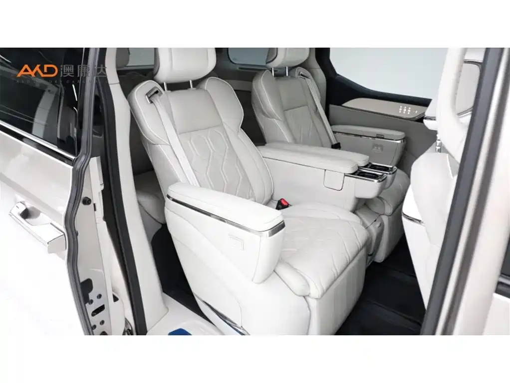 Volvo EM90 — миниатюра 8