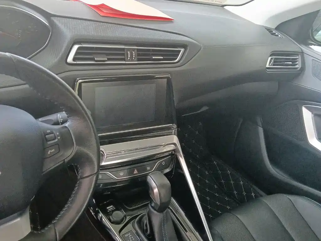 Peugeot 308 — миниатюра 6