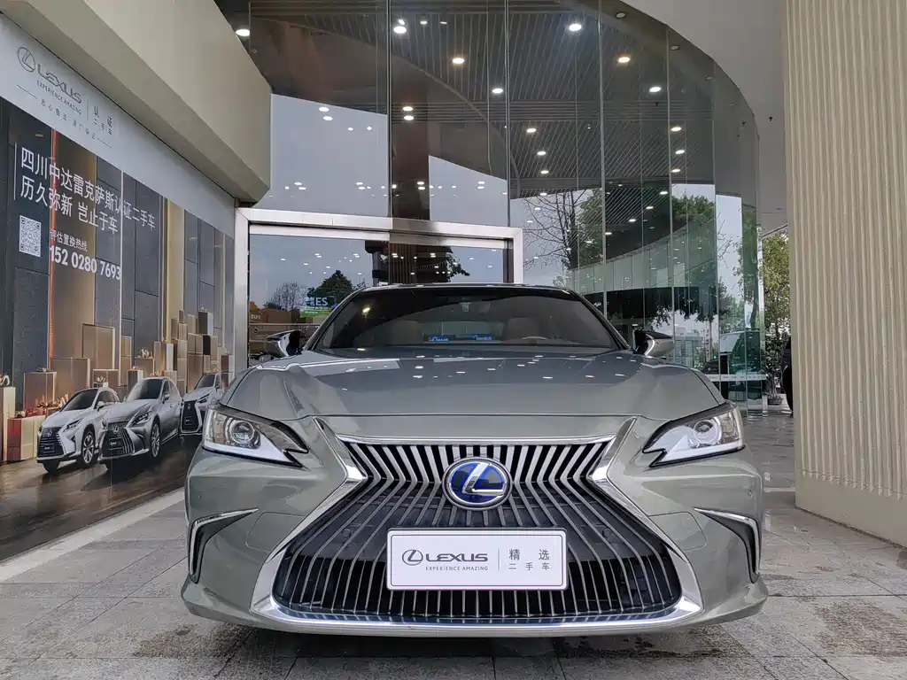Lexus ES 2020