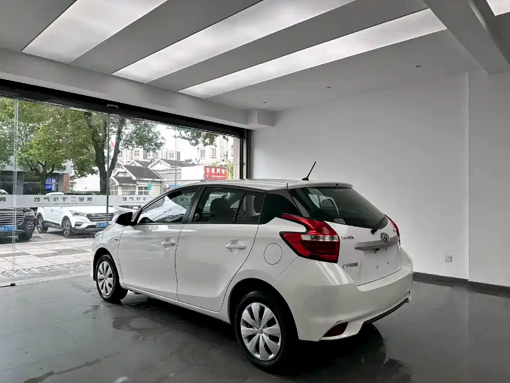 Toyota Yaris L — миниатюра 7