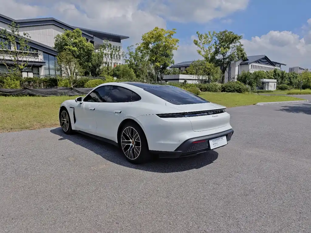 Porsche Taycan — миниатюра 3
