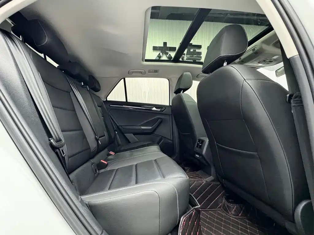 Volkswagen T-Roc — миниатюра 12