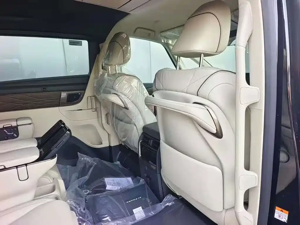 Toyota Alphard — миниатюра 8