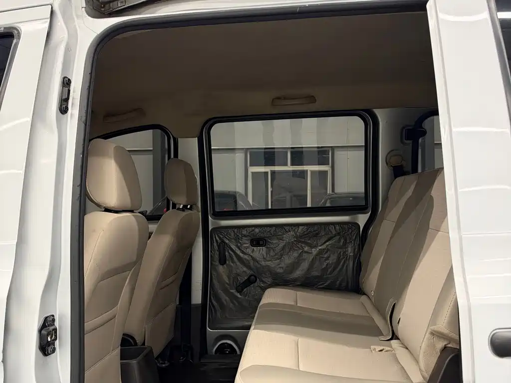 Wuling Hongguang V — миниатюра 8