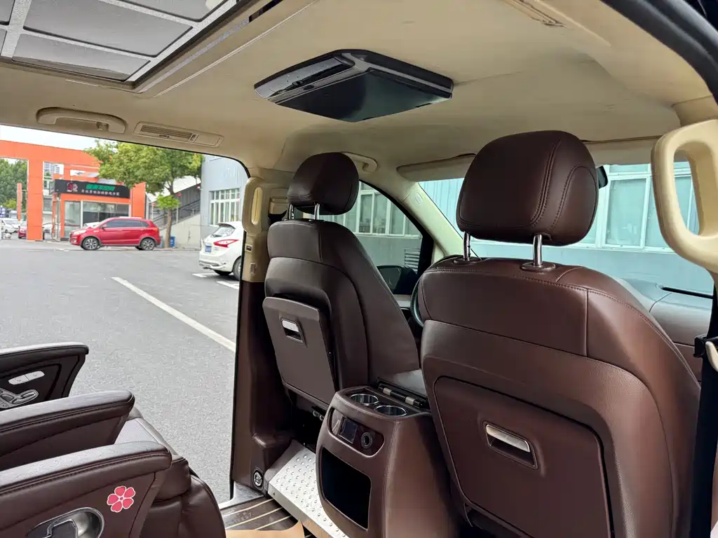 Mercedes-Benz V-Class (Import) — миниатюра 10