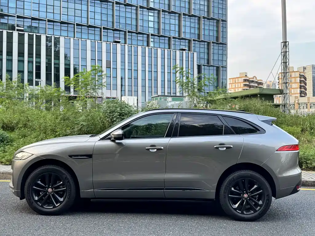 Jaguar F-PACE — миниатюра 3