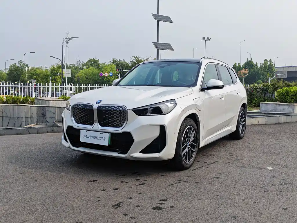 BMW iX1