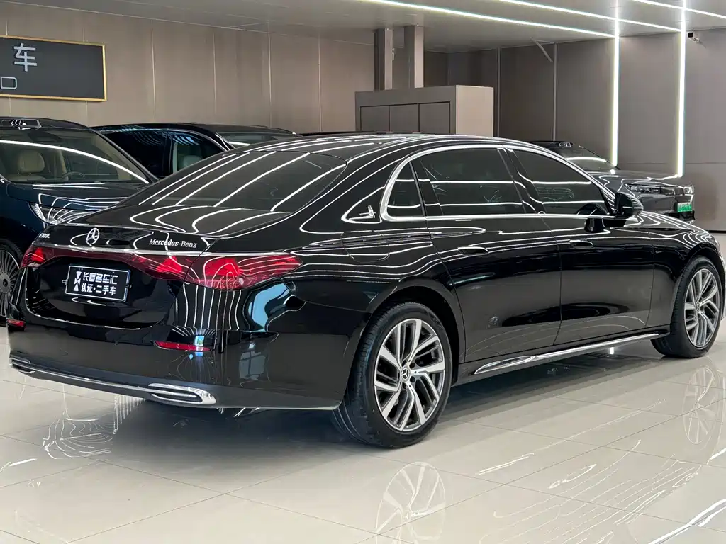 Mercedes-Benz E-Class — миниатюра 5