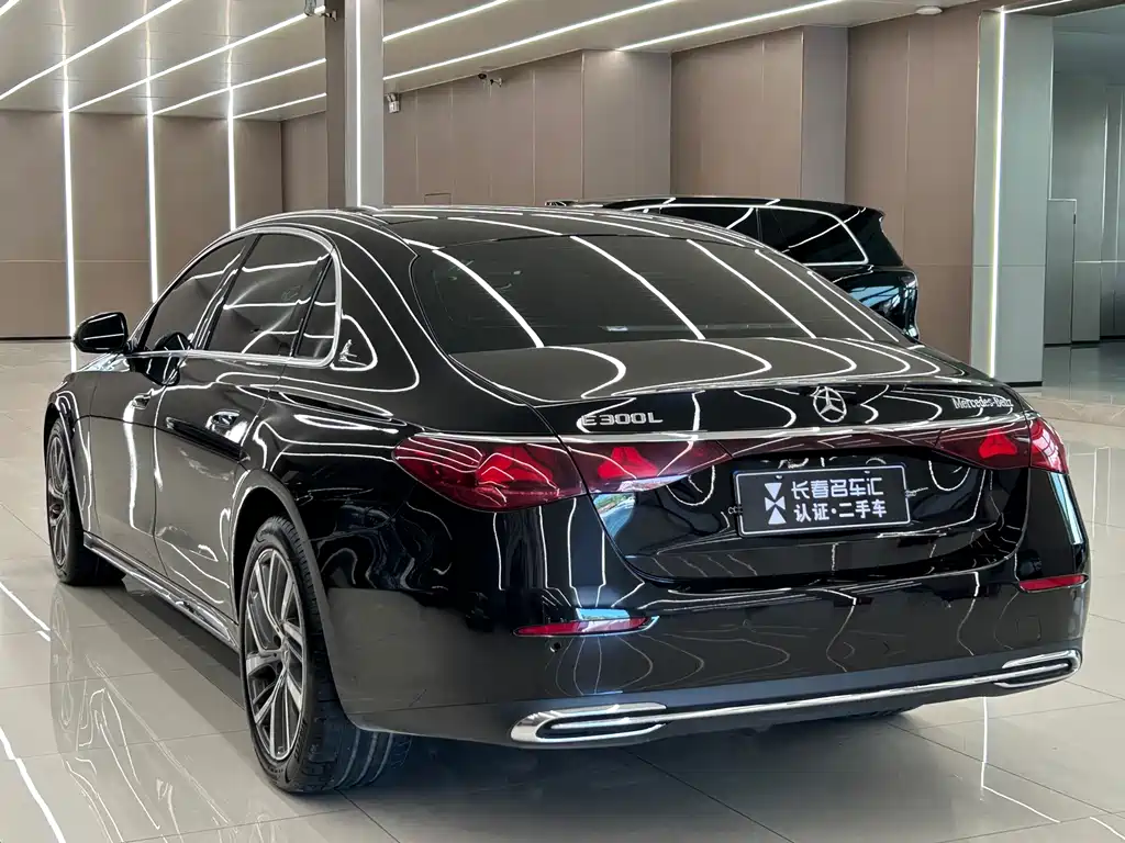 Mercedes-Benz E-Class — миниатюра 7