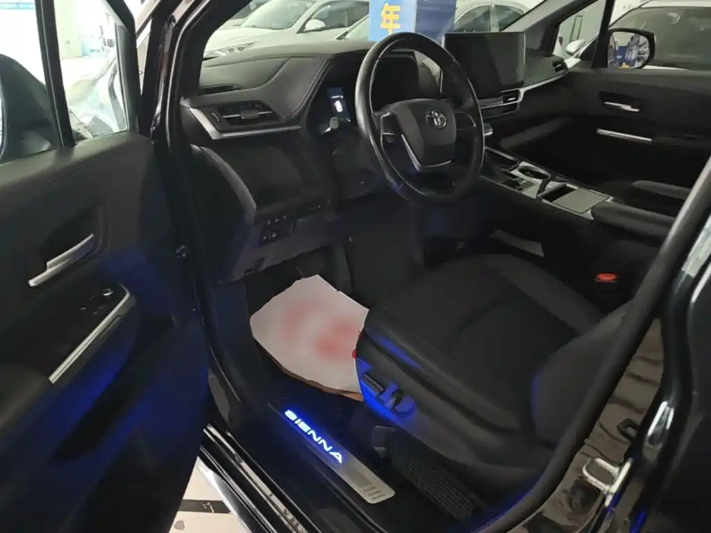 Toyota Sienna — миниатюра 15
