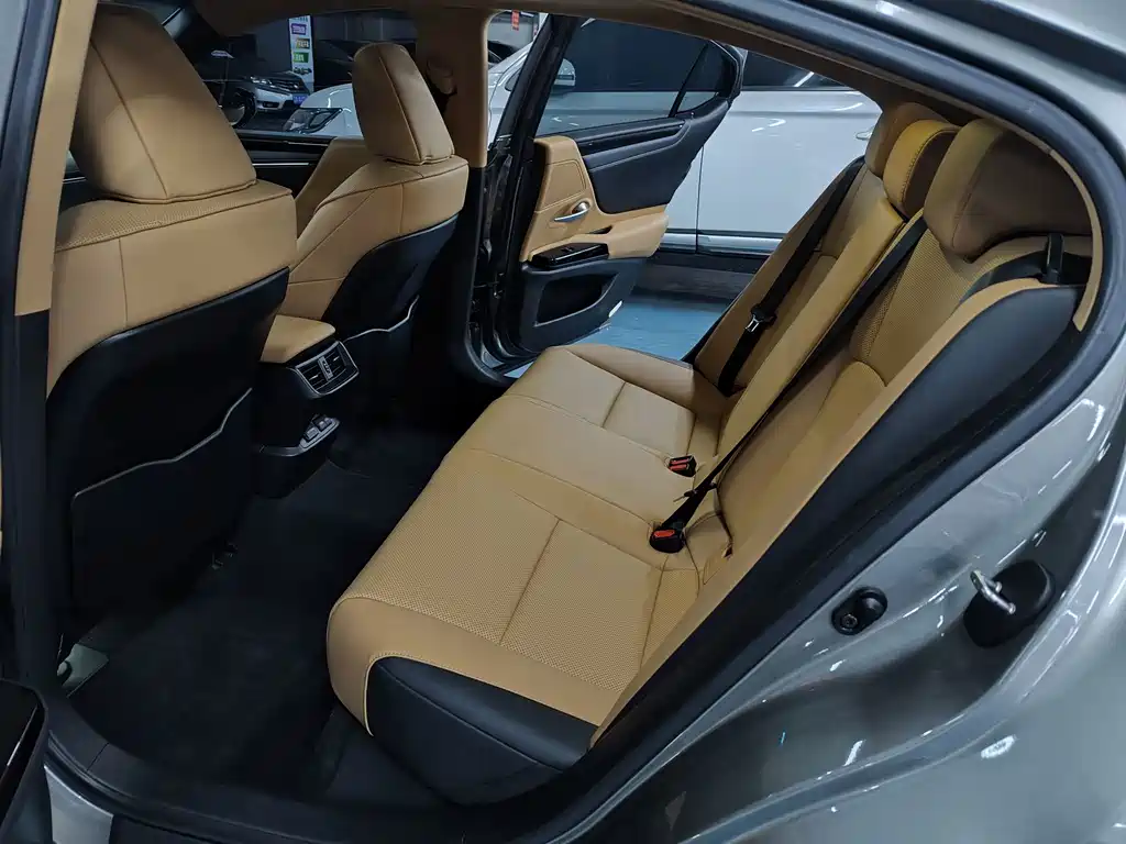 Lexus ES — миниатюра 12