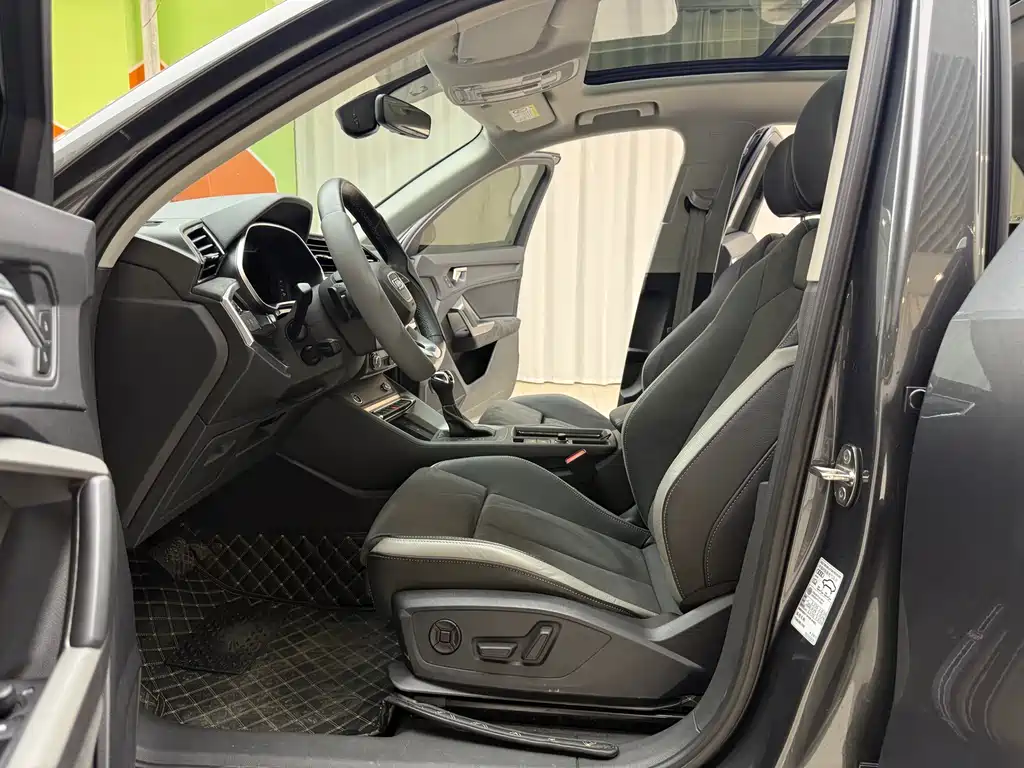 Audi Q3 2023 35 TFSI Fashion (1.4T)