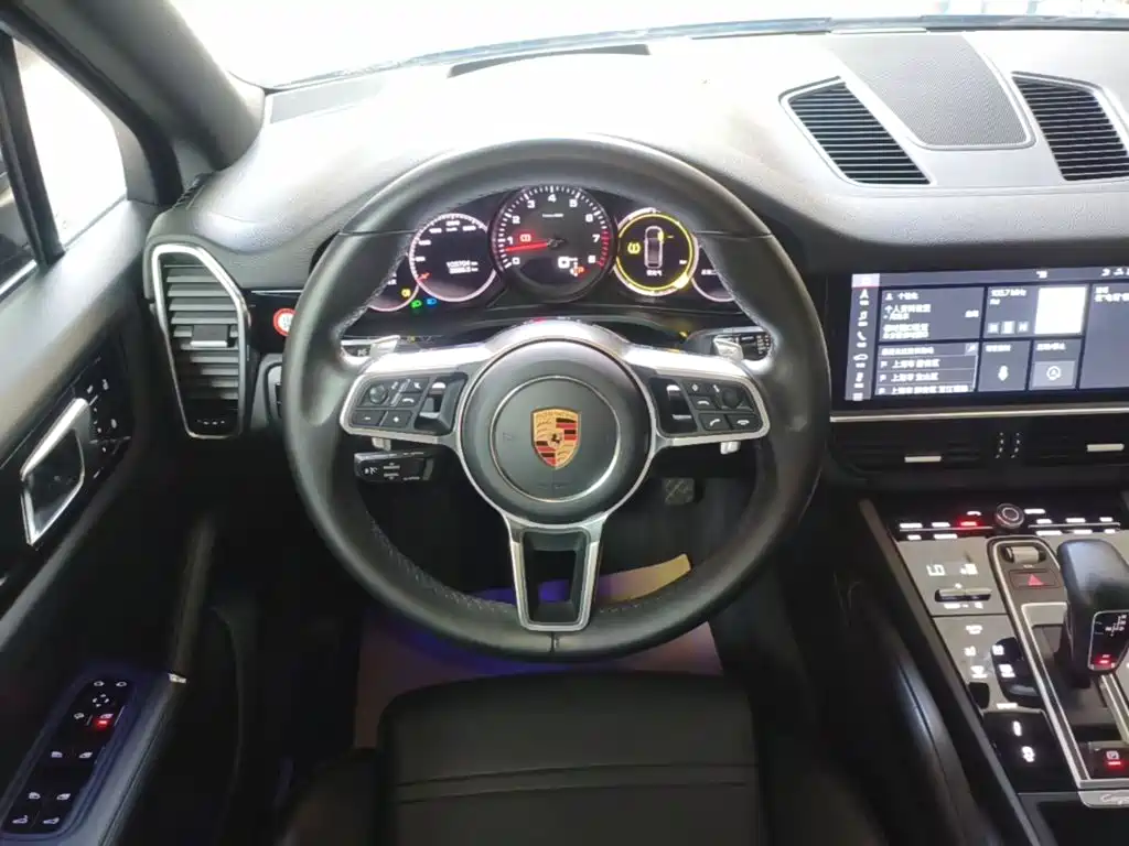Porsche Cayenne — миниатюра 11