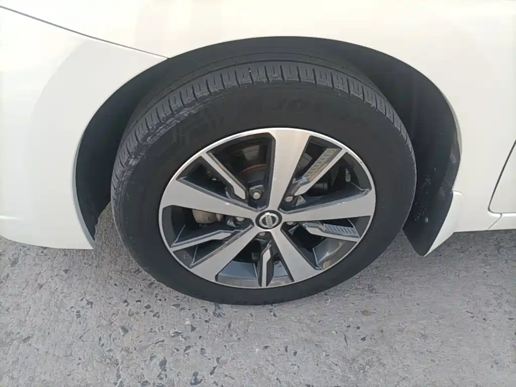 Nissan Bluebird — миниатюра 23