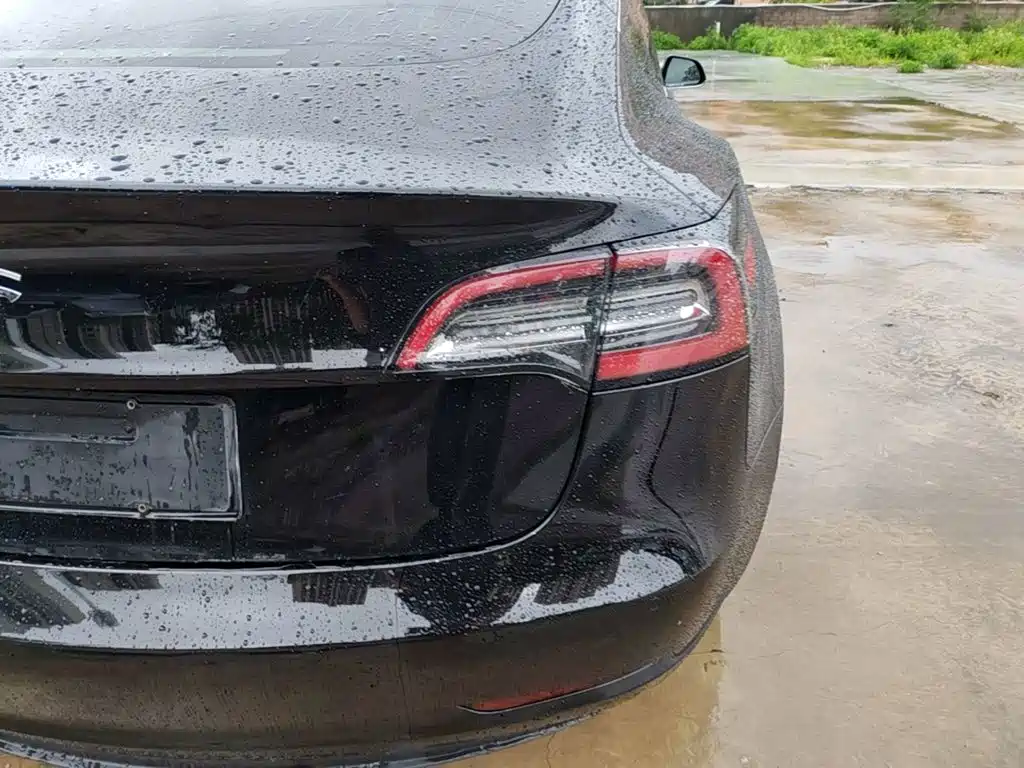 Tesla Model 3 — миниатюра 8