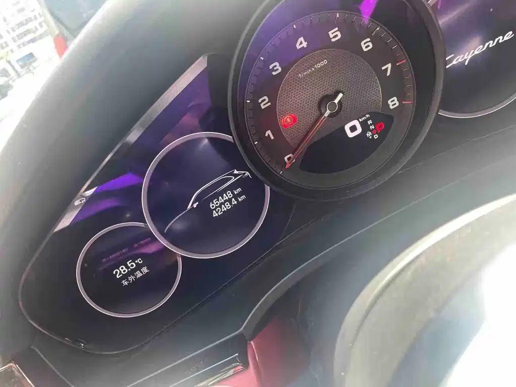 Porsche Cayenne — миниатюра 4