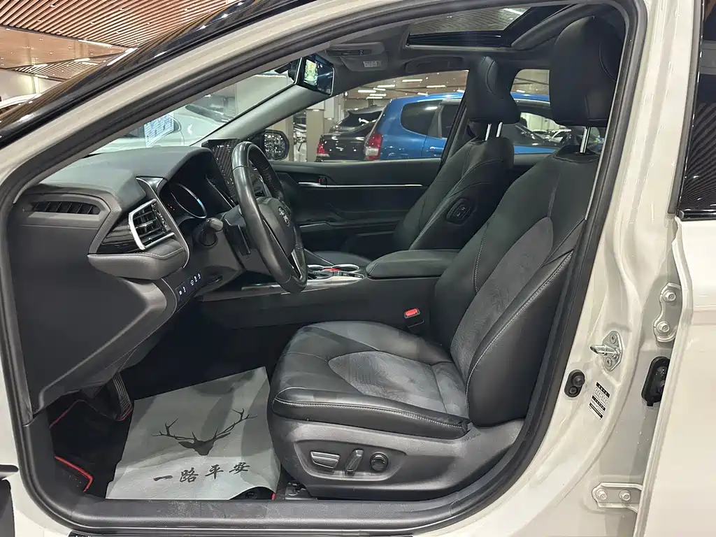 Toyota Camry — миниатюра 4