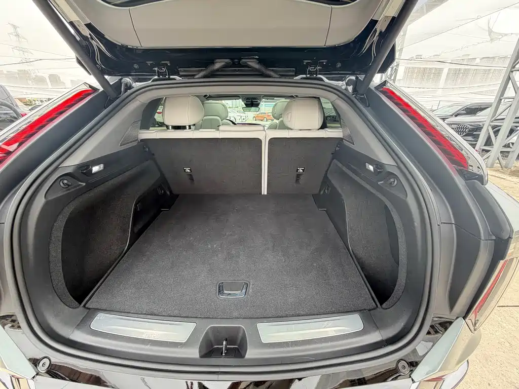 Cadillac IQ — миниатюра 16