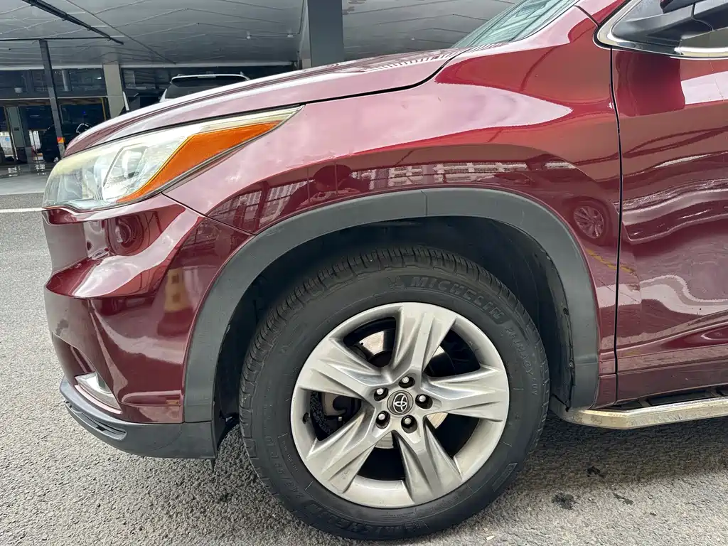 TOYOTA HIGHLANDER