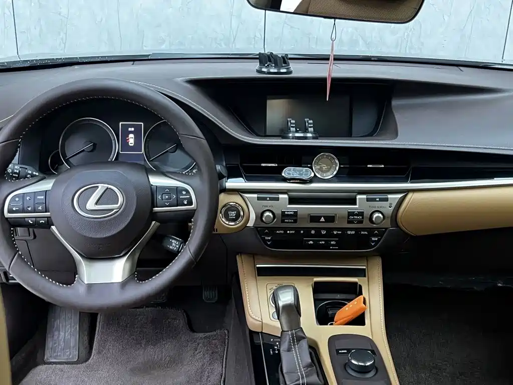 Lexus ES — миниатюра 6