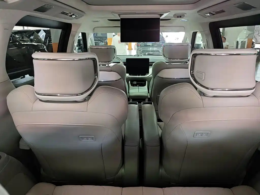 Volvo EM90 — миниатюра 9