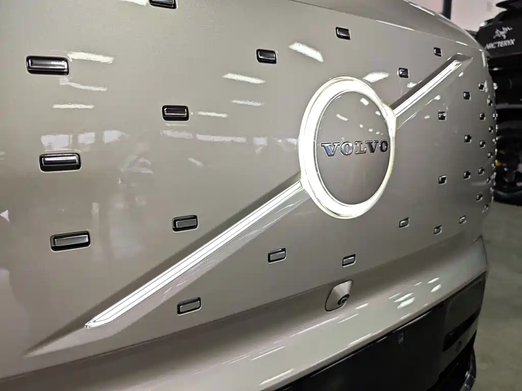 Volvo EM90 — миниатюра 16