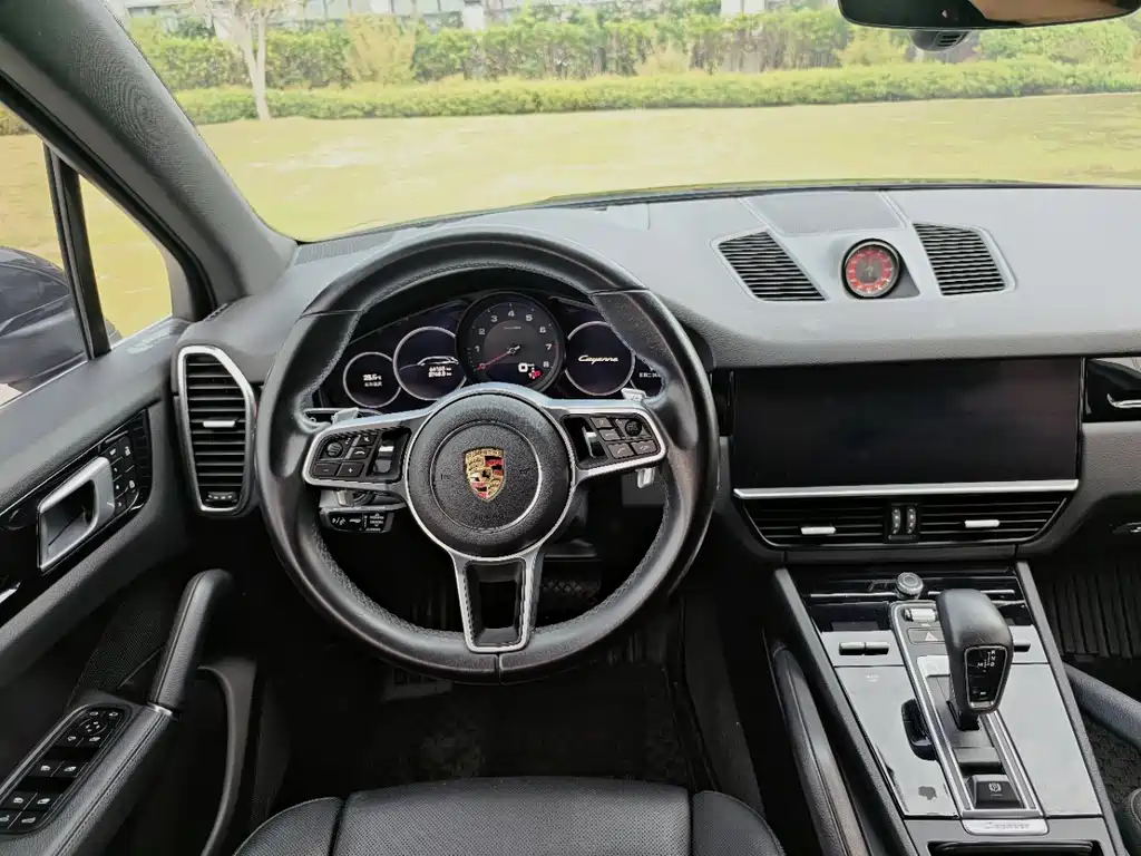 Porsche Cayenne — миниатюра 7