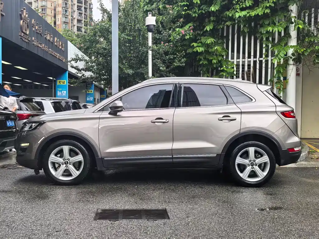 Lincoln MKC — миниатюра 4