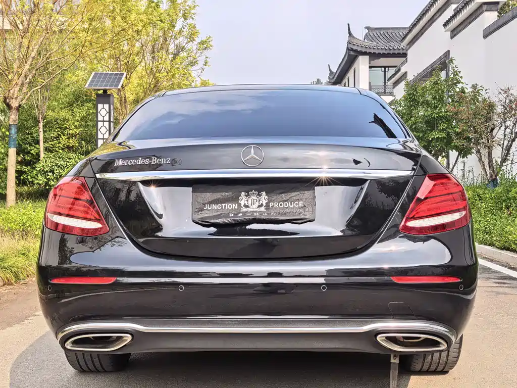Mercedes-Benz E-Class — миниатюра 12
