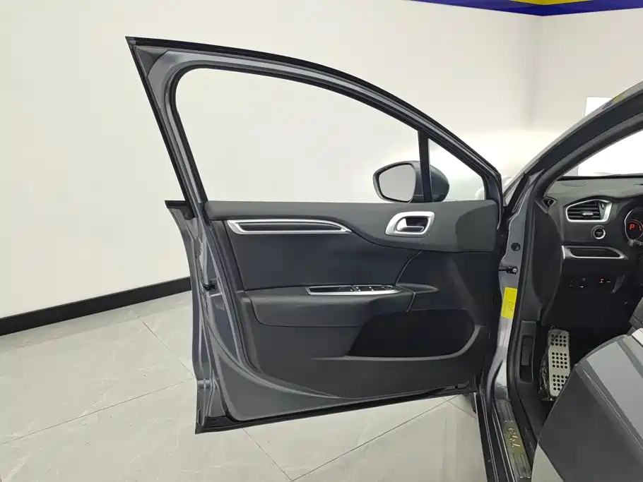 Citroen C4L — миниатюра 7