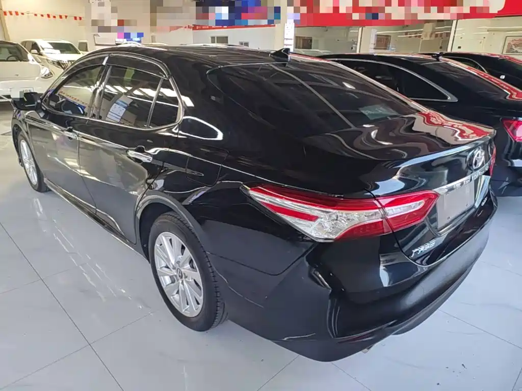 Toyota Camry — миниатюра 5