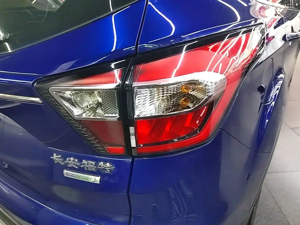 Ford Kuga — миниатюра 8