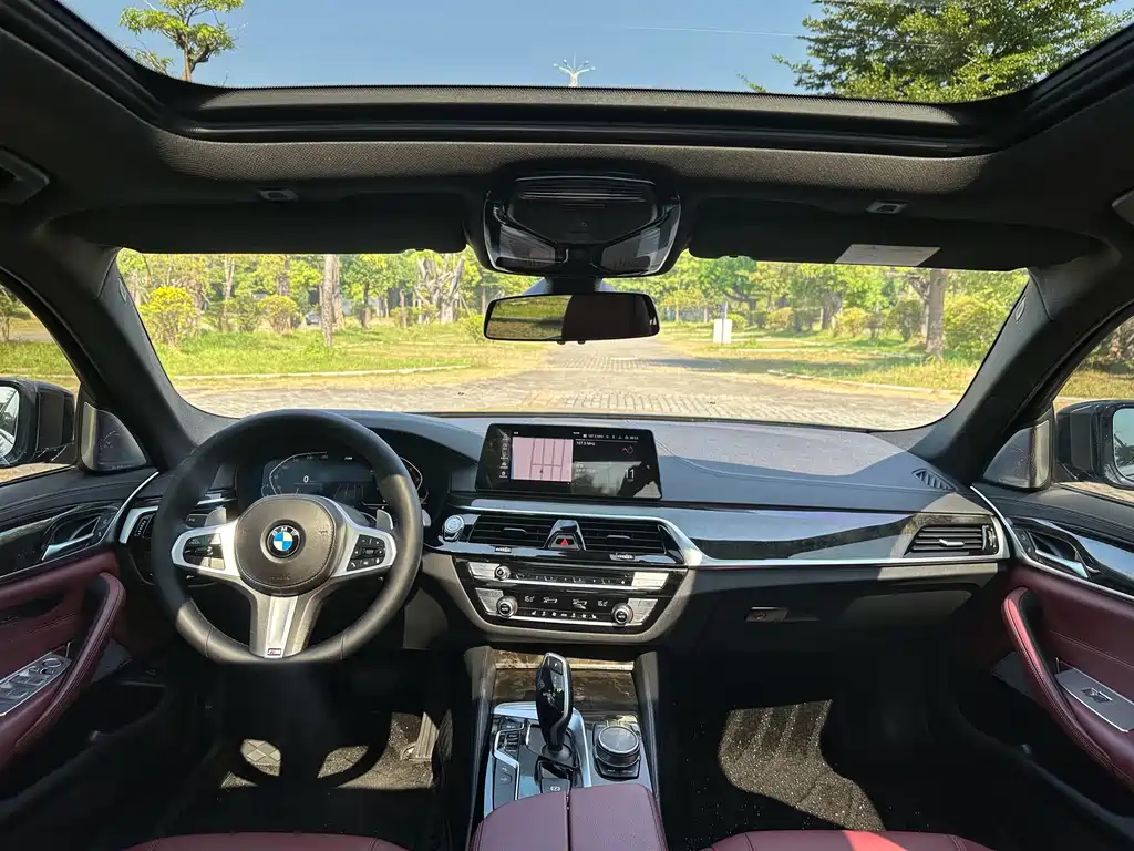 BMW 5 Series — миниатюра 17