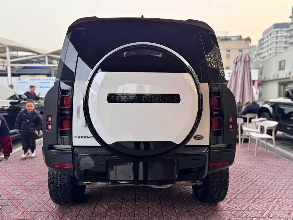 LAND ROVER DEFENDER