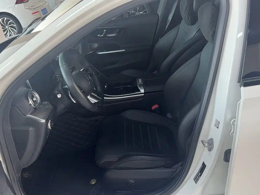 Mercedes-Benz C-Class — миниатюра 8