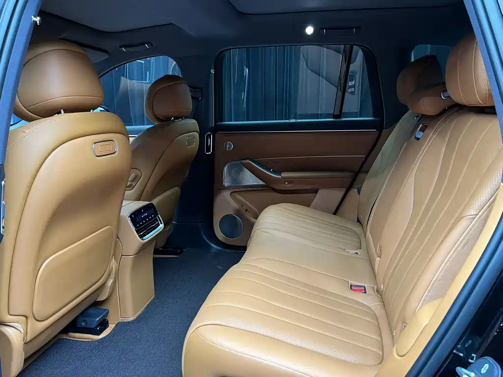 AITO ASK THE WORLD M8