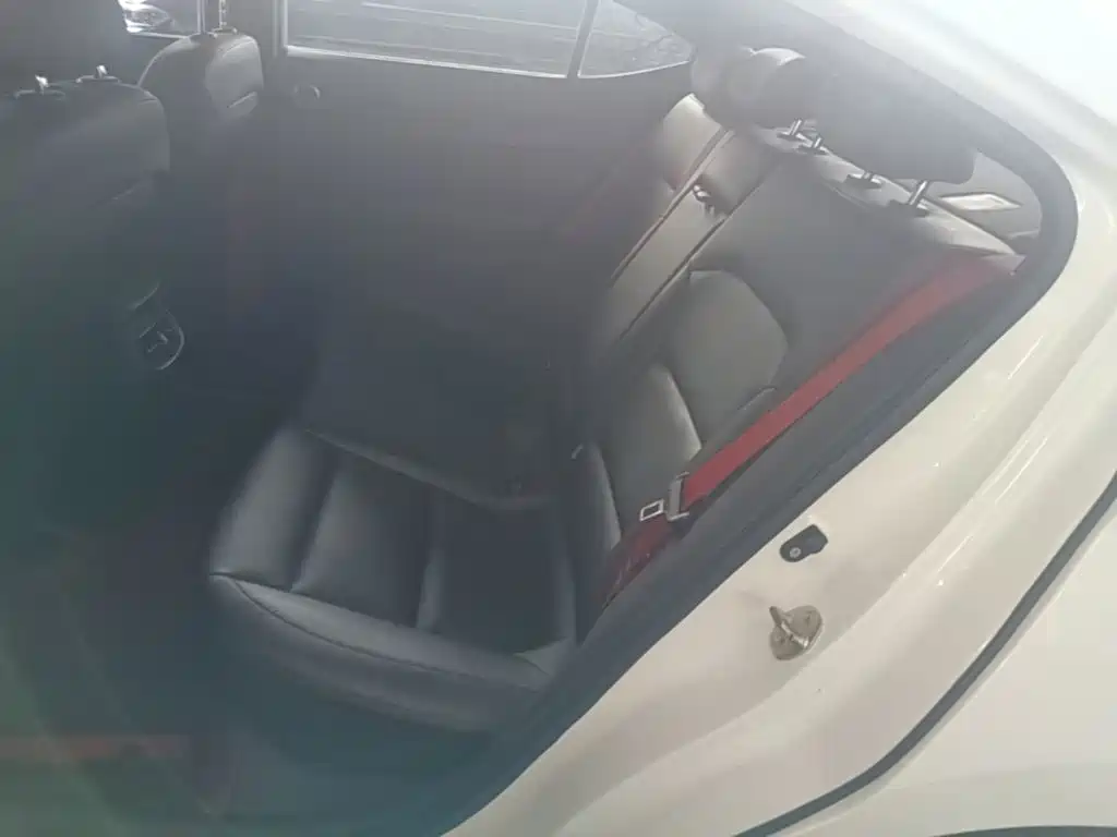 Hyundai Elantra — миниатюра 17